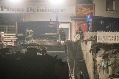 Goeppingen: THW muss mit 3 Orstverbaenden Wasser auf dem ehemaligen Gelaende des Frey Centers abpumpen